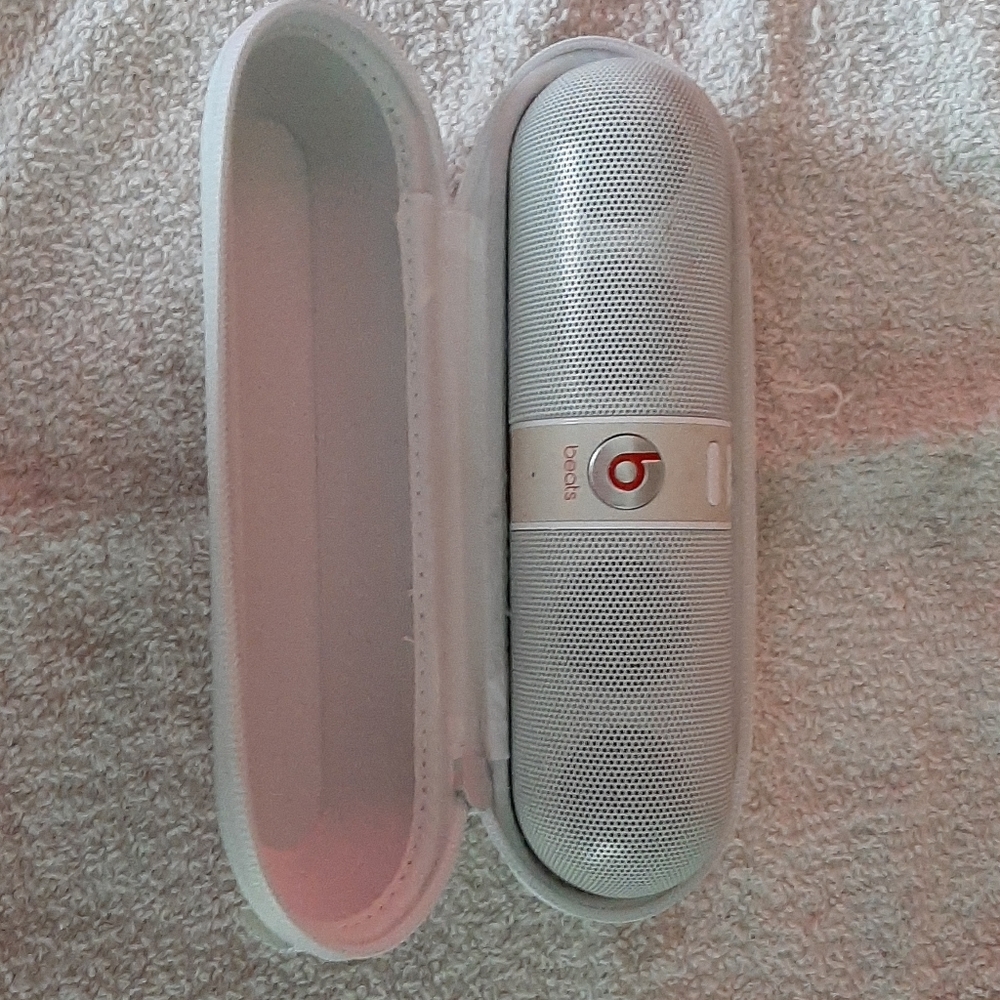 Beats pill by dr dre